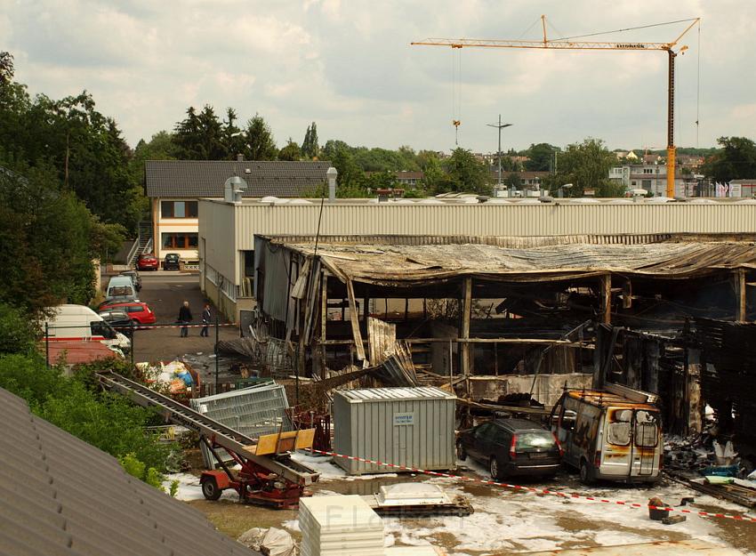 Feuer Halle Siegburg Gewerbegebiet Zange P295.JPG